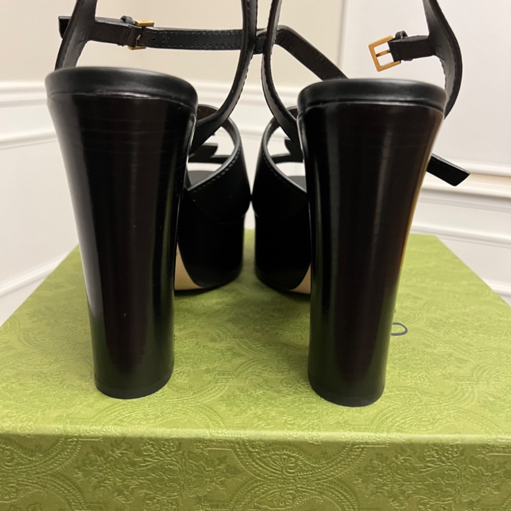 GUCCI WOMEN'S INTERLOCKING G SANDAL - Picture 3 of 5